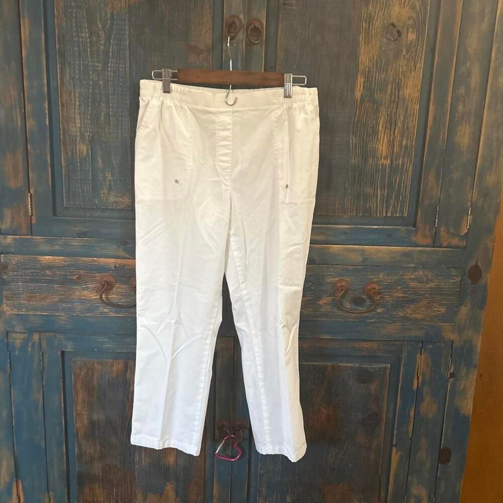 White cotton capri pants with